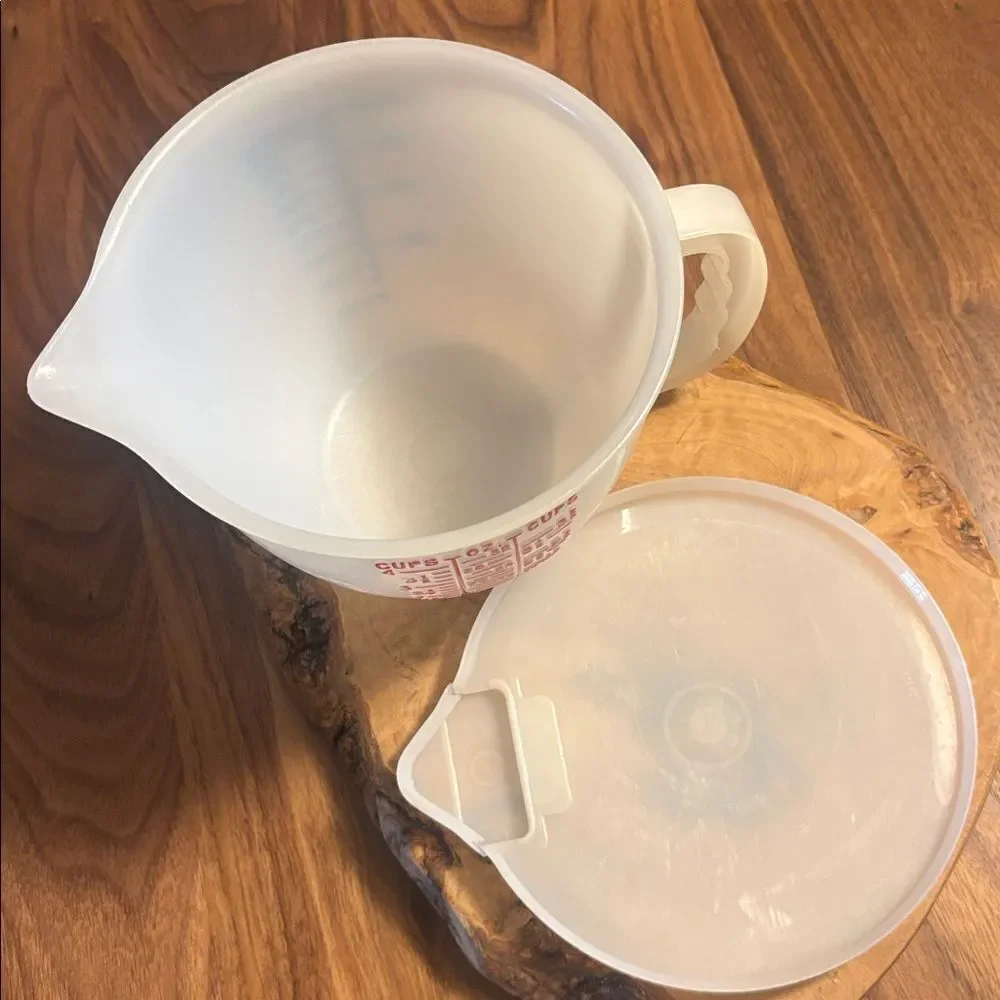 Vintage Tupperware 4 Cup Mix 'n Store